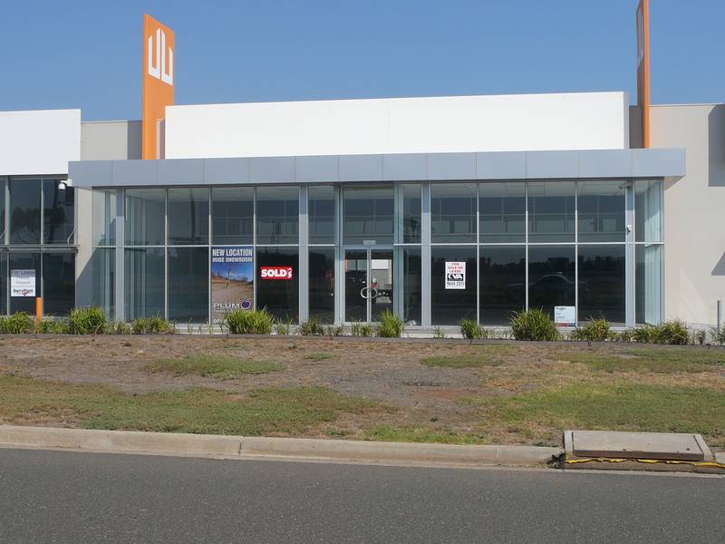 LARGE UPSTAIRS OFFICE AREA Picture 2