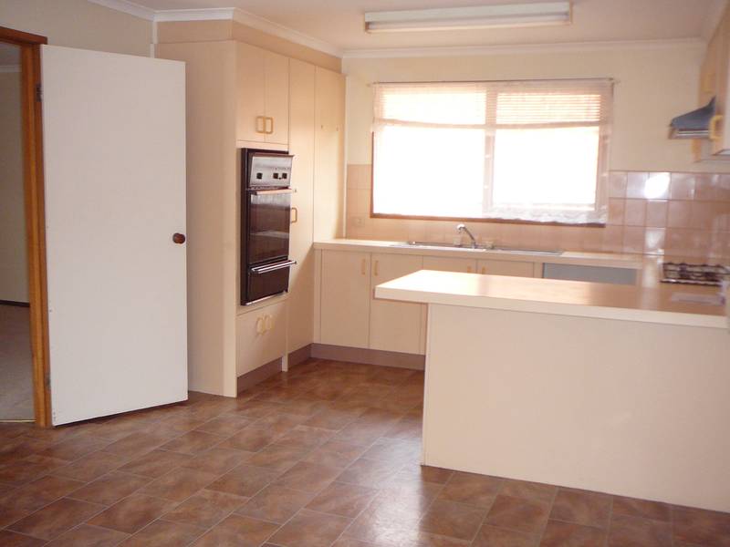 Available NOW!! (R08) Melways Ref 202 D8 Picture 3