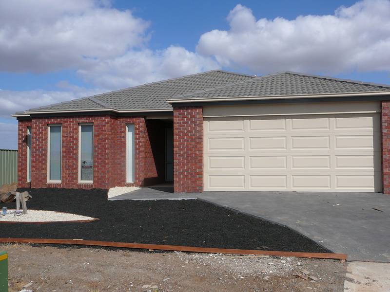 Available Now (R08) Melways Ref 204 J6 Picture 2