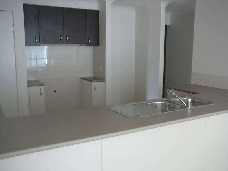 Available Now (R08) Melways Ref 204 J6 Picture 3