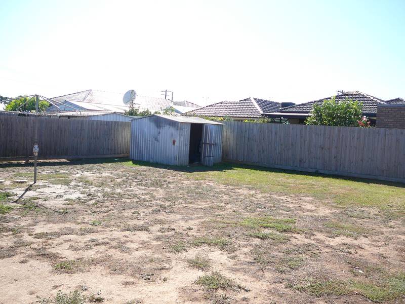 Available 8th May (R02) Melways 206 A9 Picture Available 8th May (R02) Melways 206 A9 Picture