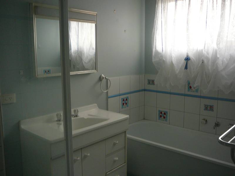 Available Now (RO5) Melways Ref Picture 2