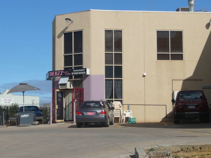 BUSINESS OPPORTUNITY AWAITS Picture 1