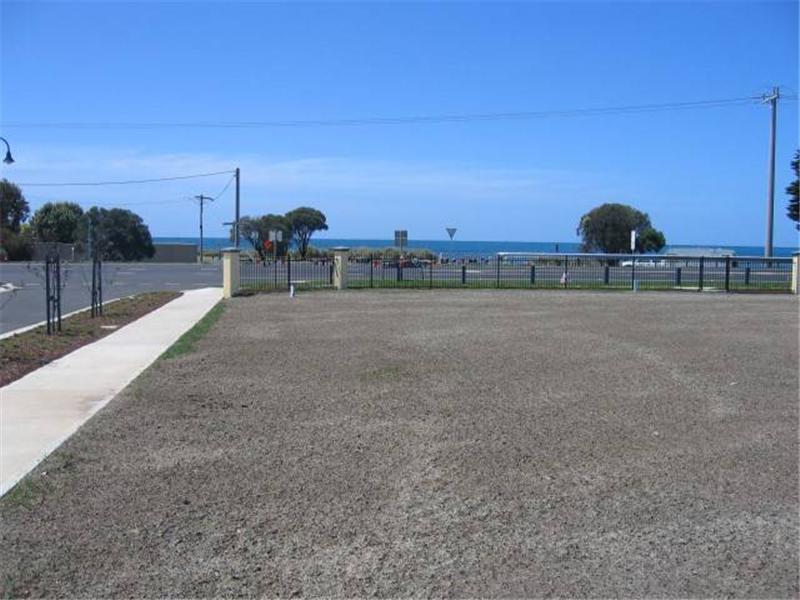 CASTLES IN THE SAND Picture 3