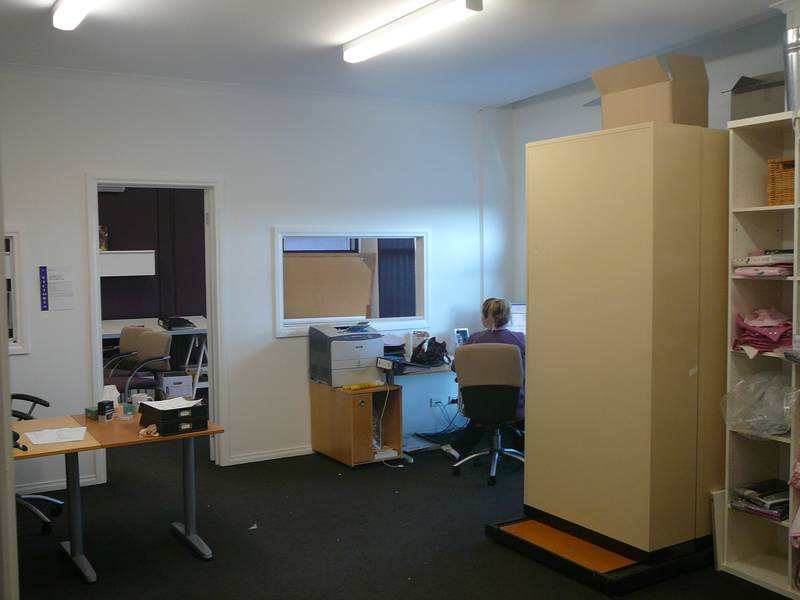 NEW OFFICE/WAREHOUSE--GREAT LOCATION - NOW AVAILABLE Picture 3