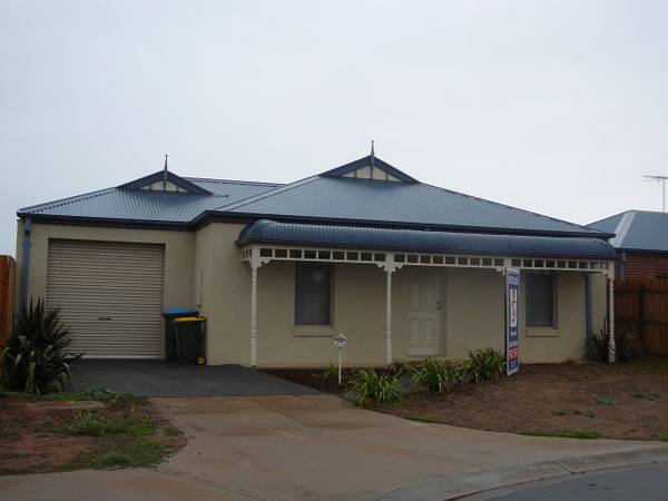 Available Now! (R02) Melway 205 E8 Picture 1