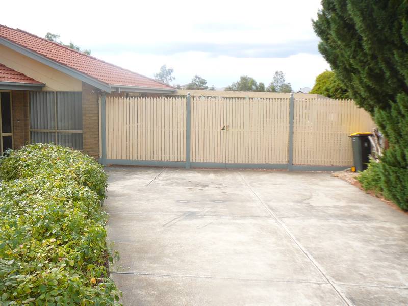 Available Now (R04) Melways Ref: 202 B9 Picture 2