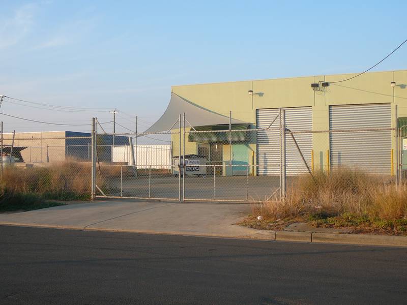 FACTORY WITH OFFICE Picture 2