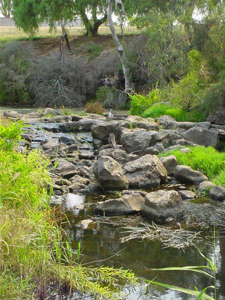 PRESTIGIOUS LAND ON THE RIVER Picture 1