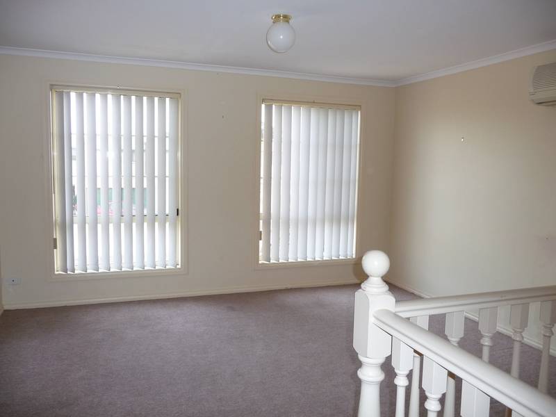 Available Mid June (RMR) Melway Ref 199 E10 Picture 3