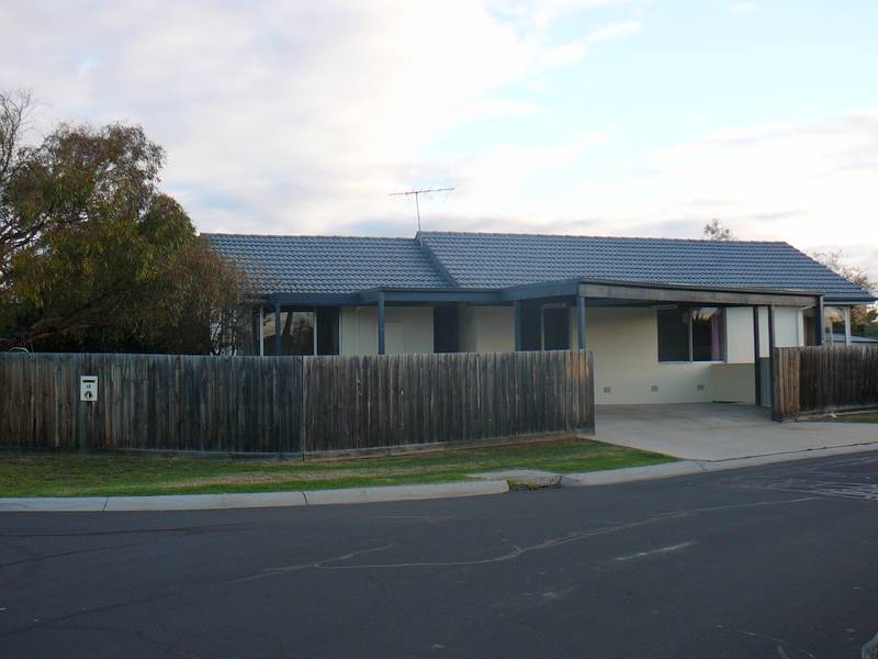 Available Now (R01) Melway 206 F3 Picture 1