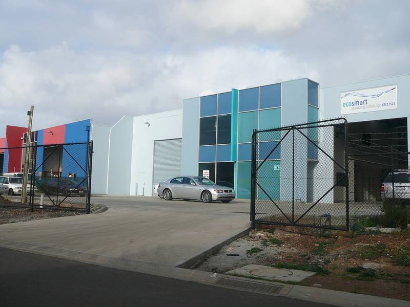 LARGE WAREHOUSE - EASY ACCESS Picture 2