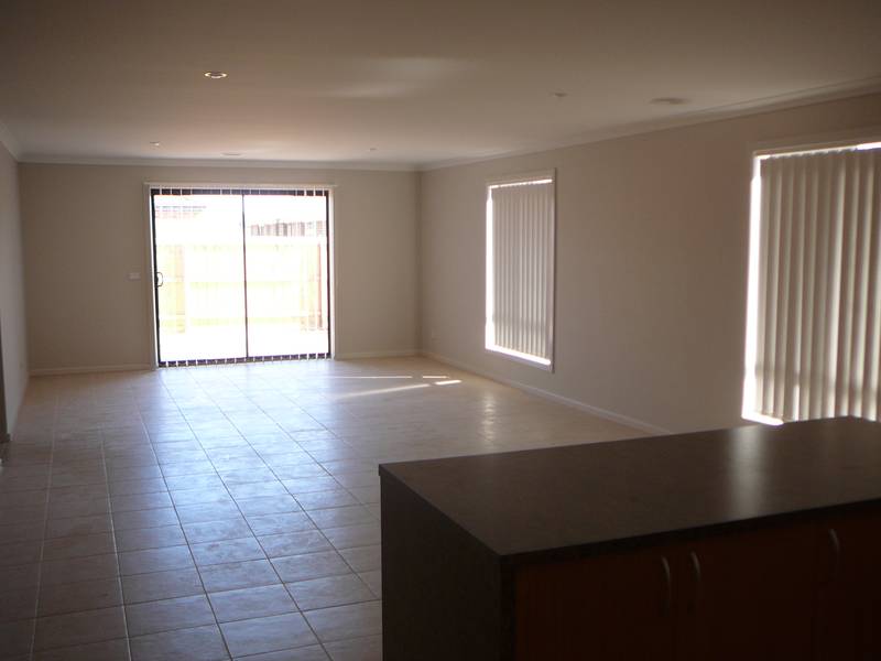 AVAILABLE NOW (RO5) Melways Ref : Picture 2