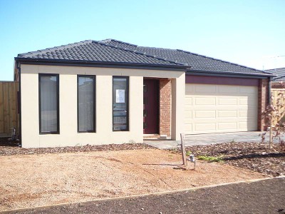 AVAILABLE NOW (RO5) Melways Ref : Picture AVAILABLE NOW (RO5) Melways Ref : Picture