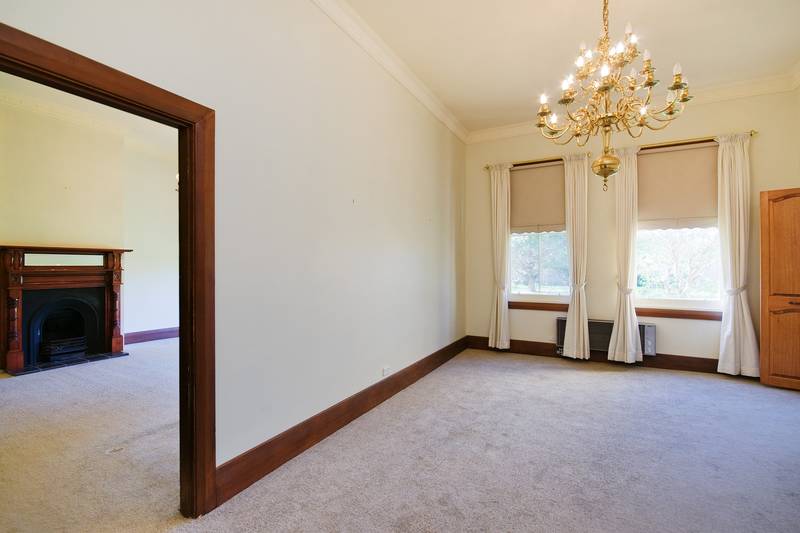 Spectacular Heritage Listed Home (R18) Melways Ref 206 C8 Picture 3