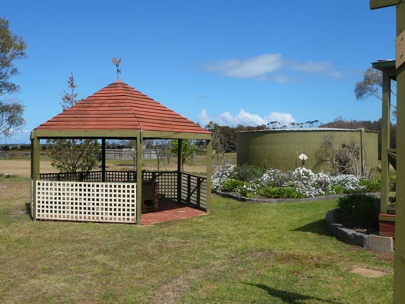 RURAL PROPERTY - PLENTY OF ROOM Picture 3