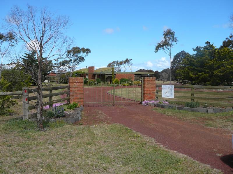 RURAL PROPERTY - PLENTY OF ROOM Picture 1