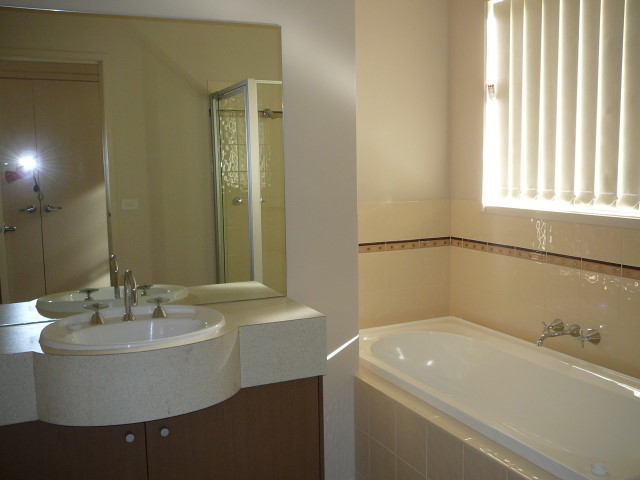 Available Late April
(RO5)- Melway 202 H4 Picture 2