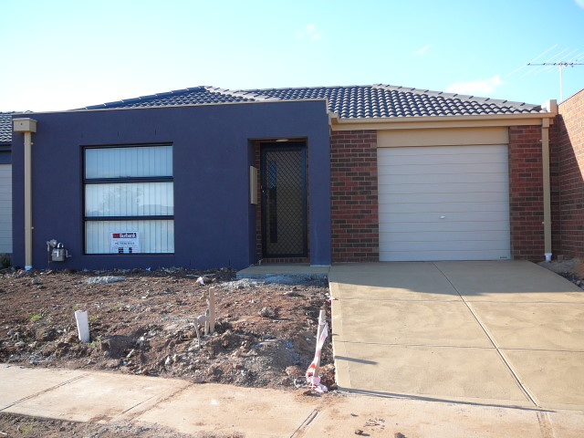 Available Late April
(RO5)- Melway 202 H4 Picture 1