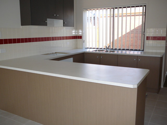 Available Late April
(RO5)- Melway 202 H4 Picture 3