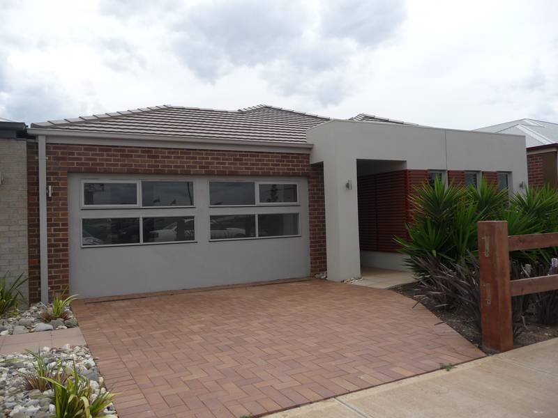 Brand New Ex Display Home! Available 1/12/09 (R18) Melways Ref 204 F1 Picture 2
