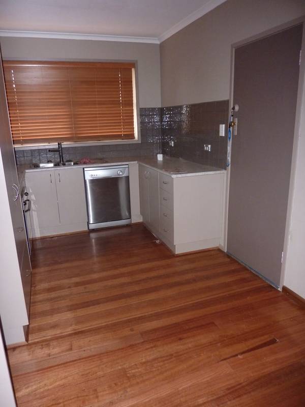 Available Now (R04) Melways Ref: 205 J5 Picture 3