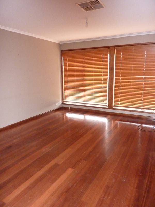 Available Now (R04) Melways Ref: 205 J5 Picture 2