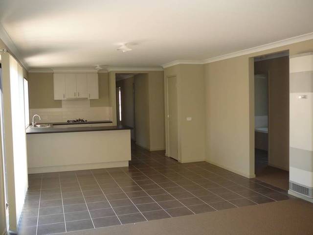 Available Now (R04) Melways Ref: 204 J3 Picture 3