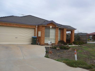 Avail Mid June - Melways Ref 202 F3 Picture Avail Mid June - Melways Ref 202 F3 Picture