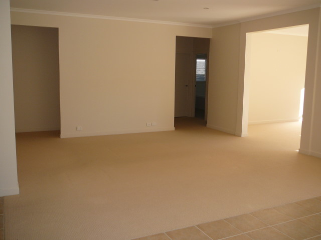 Available End March (R01) - Melway 202 A6 Picture 3