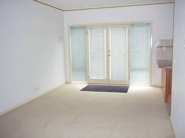 Available Mid September(RO5)- Melway 206 A6 Picture 3