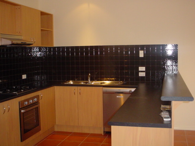 Available 21/12/2009- (RO5) Melways 207 E4 Picture 2