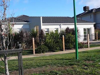 Available Early October (RO1) - Melway 202 A6 Picture