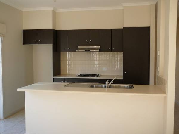 Available Early October (RO1) - Melway 202 A6 Picture 2