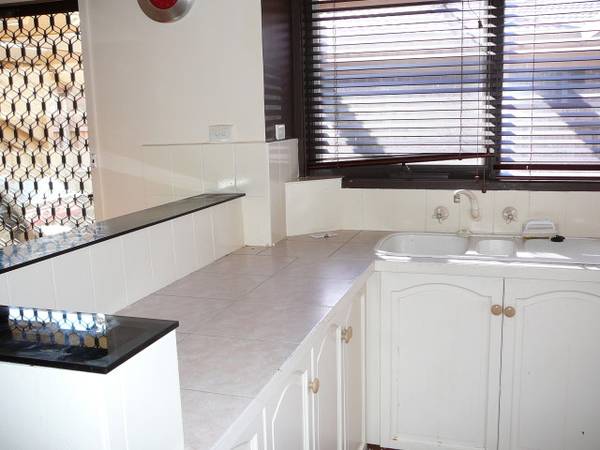 Available NOW !! (RO1) - Melway 202 J11 Picture 3