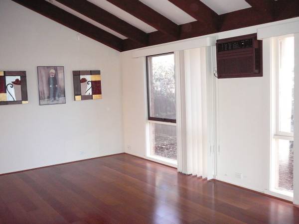 Available NOW !! (RO1) - Melway 202 J11 Picture 2