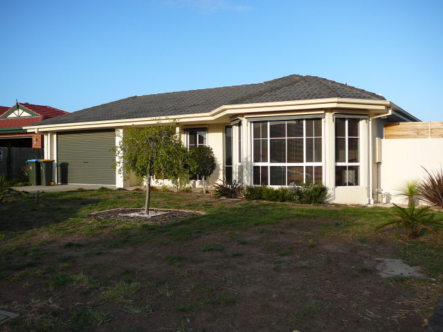 Available Late December (R01) - Melway 203 A10 Picture 1