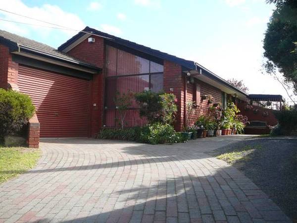 IDEALY LOCATED Picture 1