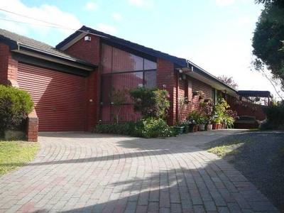 IDEALY LOCATED Picture