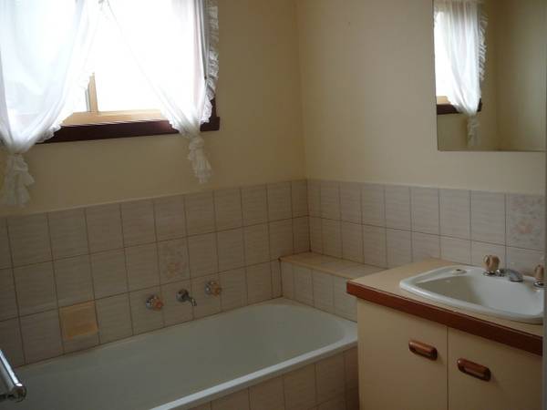 Available Late July-
(RO5) Melway 205 G8 Picture 3