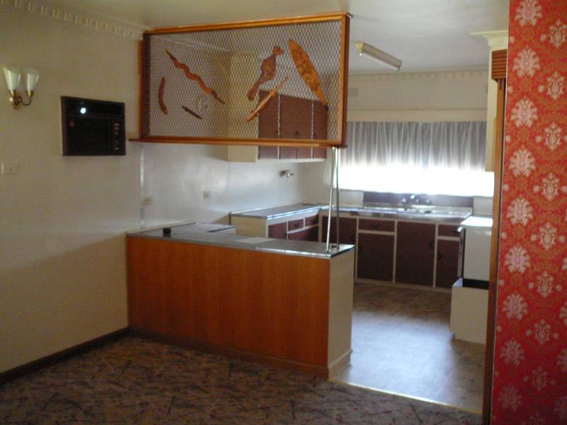 Available Mid Feb - (R04) Melways Ref: 206 E5 Picture 2