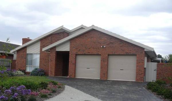 Available Early Nov -(RO5) Melways 202 B12 Picture 2