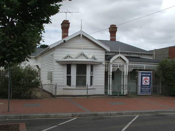 Cottage Style Commercial Premises Picture 1