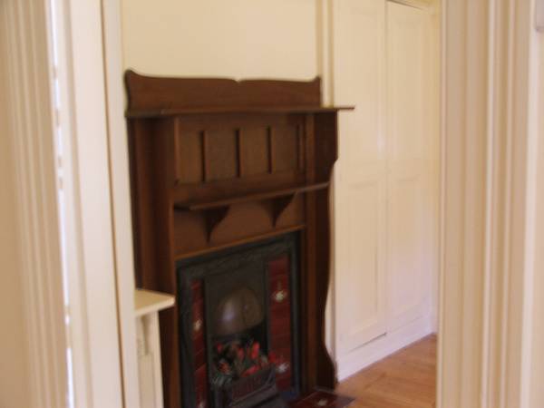 Cottage Style Commercial Premises Picture 3