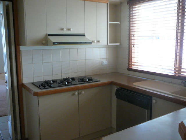 Available 6th November 2009(R05) Melways 205 E5 Picture 3