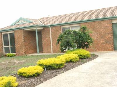 Available Now (R01) ** 6 MONTH LEASE ONLY ** Picture