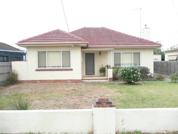 "SOUTH SIDE OF SYNNOT STREET" Picture 1