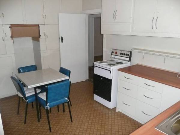 "SOUTH SIDE OF SYNNOT STREET" Picture 2