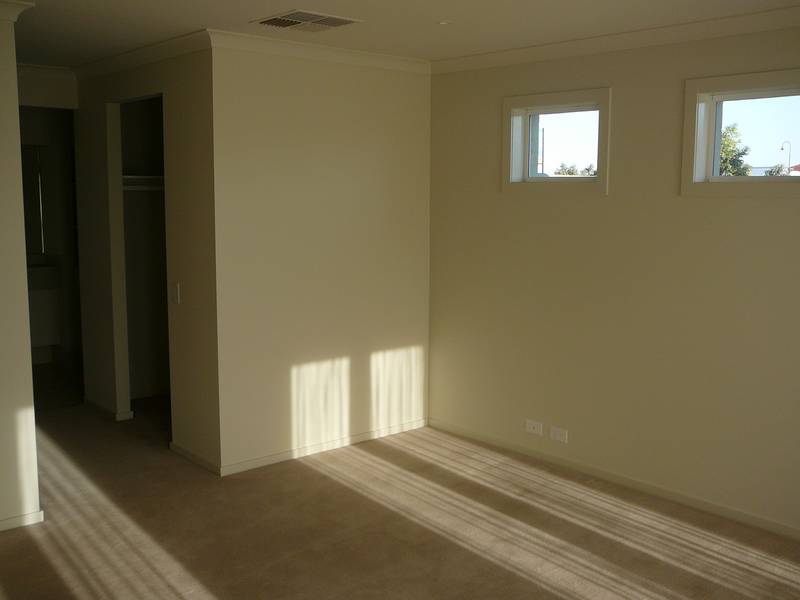 Available Early March (R01) Melways 204 J5 Picture 3