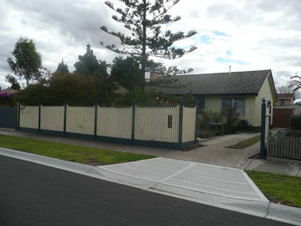 FANTASTIC FIRST HOME! Picture 1